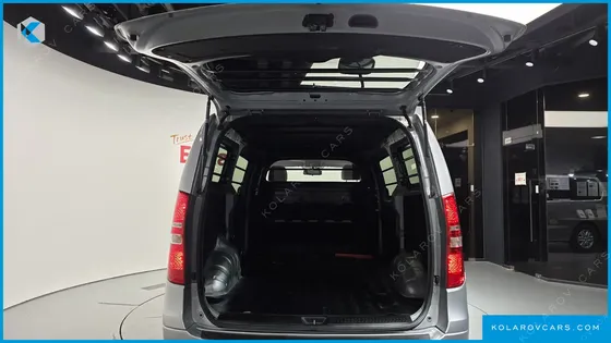 HYUNDAI STAREX VAN 3-SEATER