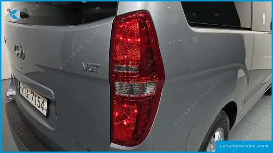 HYUNDAI STAREX VAN 3-SEATER