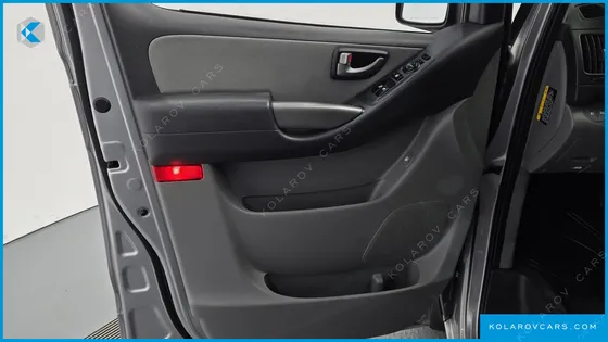 HYUNDAI STAREX VAN 3-SEATER