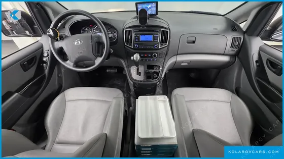 HYUNDAI STAREX VAN 5-SEATER