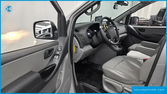 HYUNDAI STAREX VAN 5-SEATER