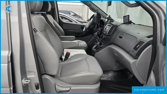 HYUNDAI STAREX VAN 5-SEATER