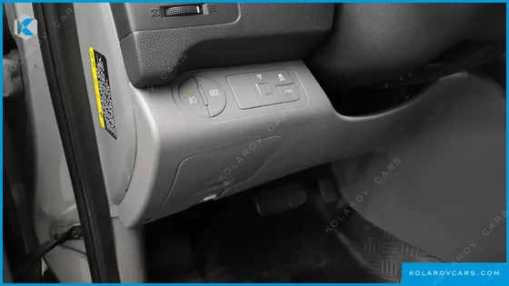 HYUNDAI STAREX VAN 5-SEATER