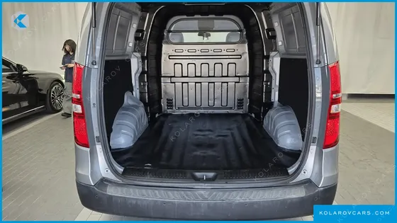 HYUNDAI STAREX VAN 5-SEATER
