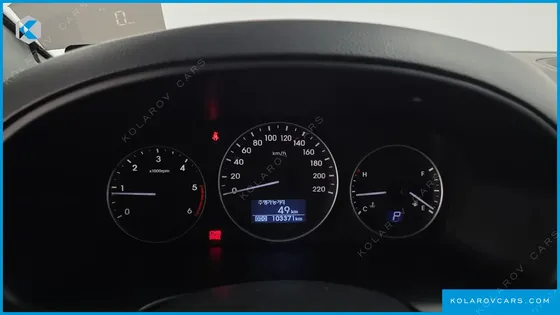 HYUNDAI STAREX VAN 5-SEATER