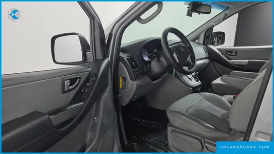 HYUNDAI STAREX VAN 5-SEATER