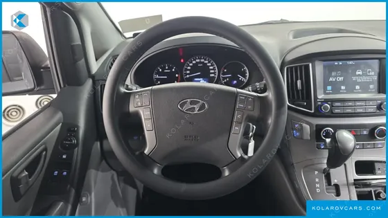 HYUNDAI STAREX VAN 5-SEATER