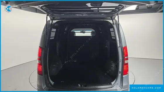 HYUNDAI STAREX VAN 5-SEATER