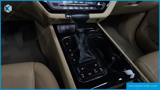 KIA CARNIVAL 7-SEATER LIMOUSINE