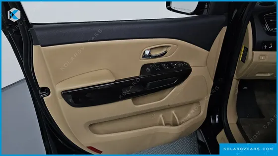 KIA CARNIVAL 7-SEATER LIMOUSINE