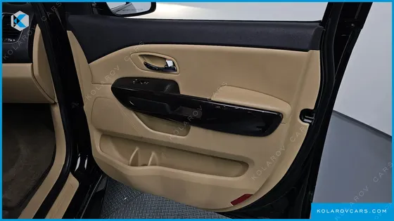 KIA CARNIVAL 7-SEATER LIMOUSINE