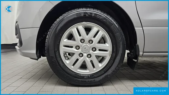 HYUNDAI STAREX VAN 3-SEATER