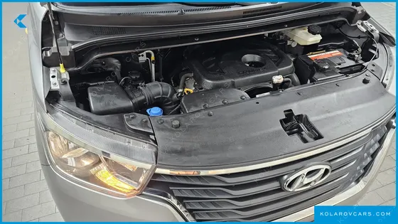HYUNDAI STAREX VAN 3-SEATER