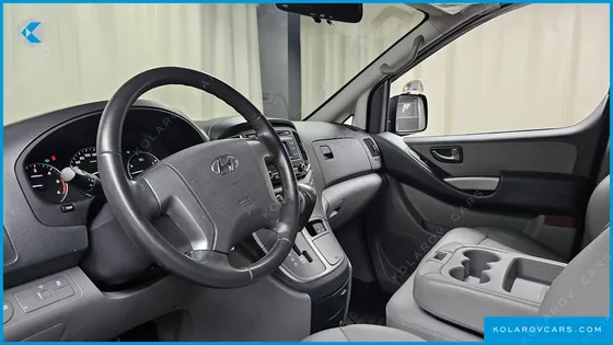 HYUNDAI STAREX VAN 3-SEATER