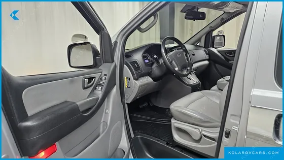 HYUNDAI STAREX VAN 3-SEATER