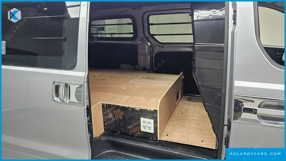 HYUNDAI STAREX VAN 3-SEATER