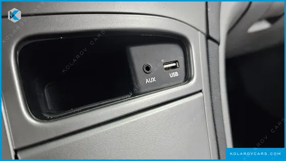 HYUNDAI STAREX VAN 3-SEATER