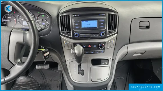 HYUNDAI STAREX VAN 3-SEATER