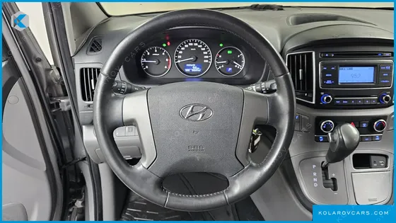 HYUNDAI STAREX VAN 3-SEATER