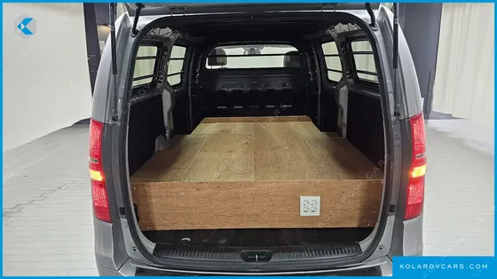 HYUNDAI STAREX VAN 3-SEATER