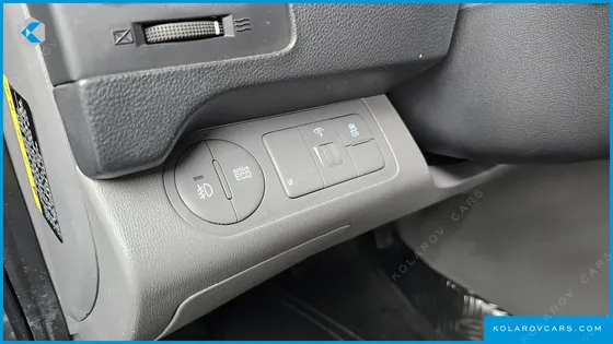 HYUNDAI STAREX VAN 3-SEATER