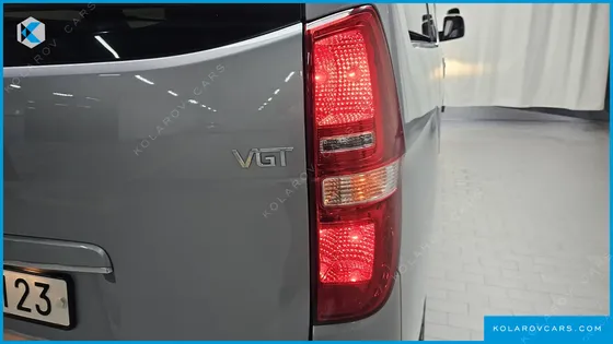 HYUNDAI STAREX VAN 3-SEATER