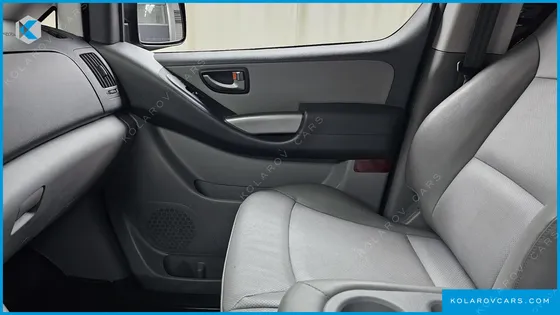 HYUNDAI STAREX VAN 3-SEATER