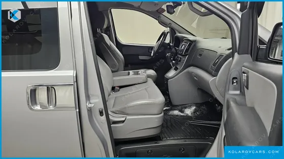 HYUNDAI STAREX VAN 3-SEATER