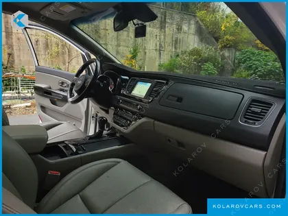 KIA CARNIVAL 9-SEATER NOBLESSE