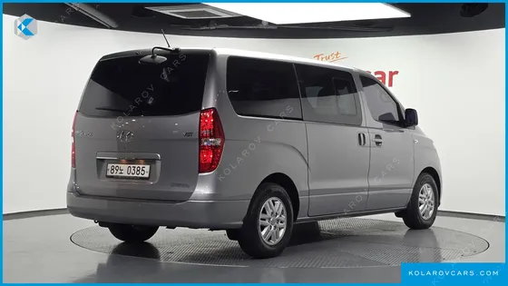 HYUNDAI STAREX VAN 5-SEATER