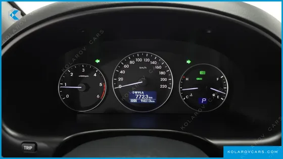 HYUNDAI STAREX VAN 5-SEATER
