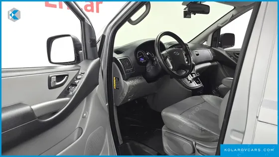 HYUNDAI STAREX VAN 5-SEATER