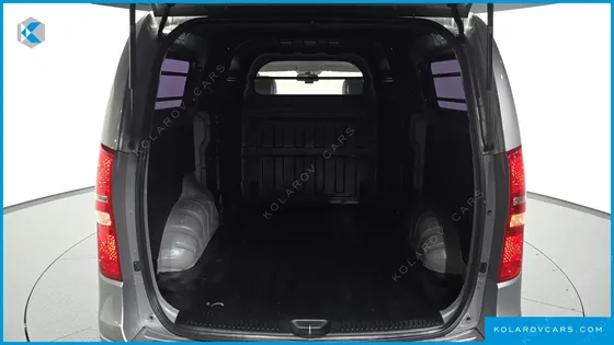 HYUNDAI STAREX VAN 5-SEATER