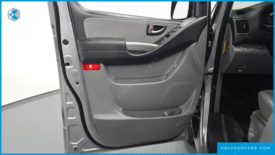 HYUNDAI STAREX VAN 5-SEATER