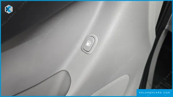 HYUNDAI STAREX VAN 5-SEATER