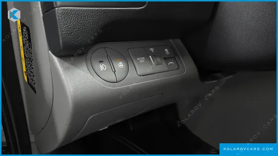 HYUNDAI STAREX VAN 5-SEATER