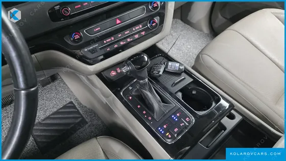 KIA CARNIVAL GASOLINE 9-SEATER NOBLESSE