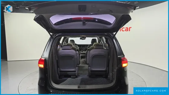 KIA CARNIVAL GASOLINE 9-SEATER NOBLESSE