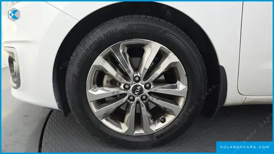 KIA CARNIVAL 9-SEATER NOBLESSE