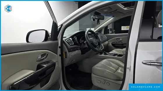 KIA CARNIVAL 9-SEATER NOBLESSE