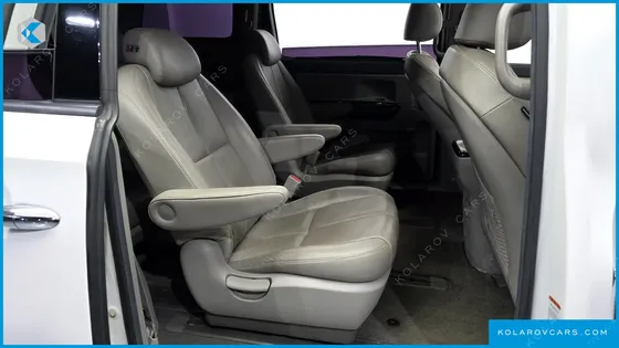 KIA CARNIVAL 9-SEATER NOBLESSE