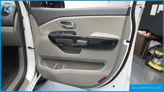 KIA CARNIVAL 9-SEATER NOBLESSE