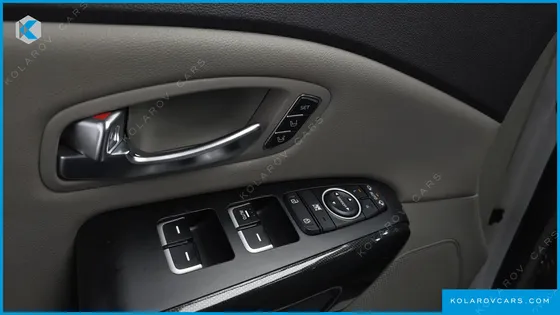 KIA CARNIVAL 9-SEATER NOBLESSE
