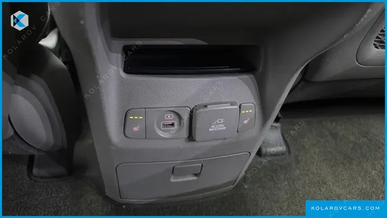 KIA CARNIVAL 9-SEATER NOBLESSE