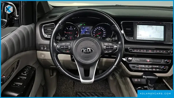 KIA CARNIVAL 9-SEATER NOBLESSE