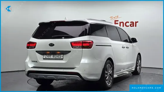 KIA CARNIVAL 9-SEATER NOBLESSE