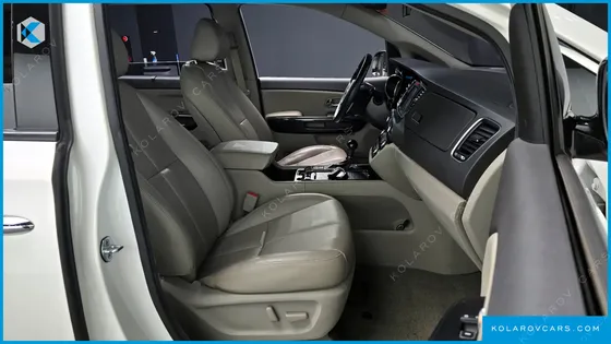 KIA CARNIVAL 9-SEATER NOBLESSE