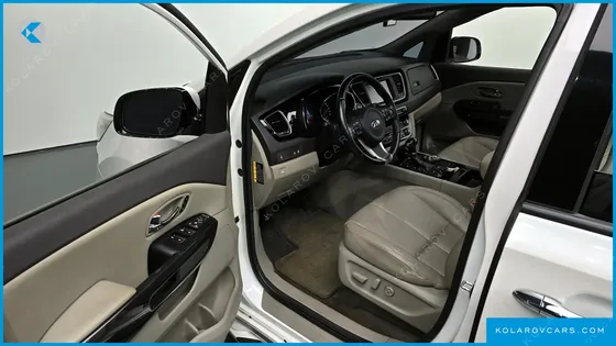KIA CARNIVAL 9-SEATER NOBLESSE
