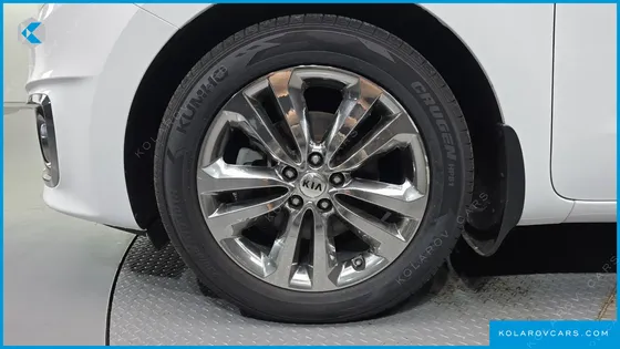 KIA CARNIVAL 9-SEATER PRESTIGE