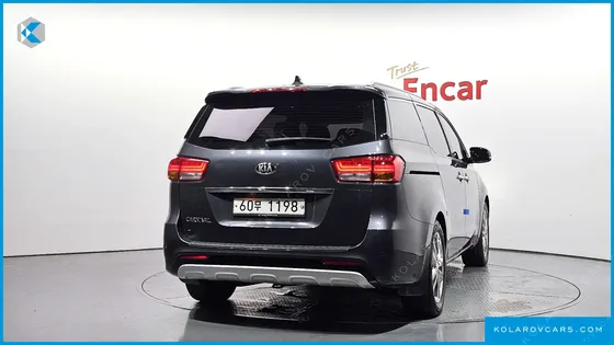 KIA CARNIVAL 9-SEATER NOBLESSE